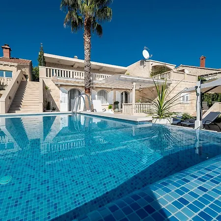 Rosanda Stone Villa