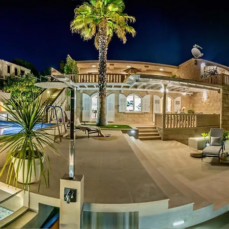 Villa Rosanda Stone
