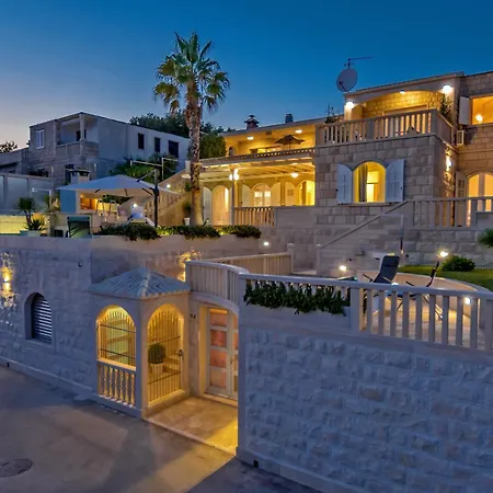 Rosanda Stone Villa *